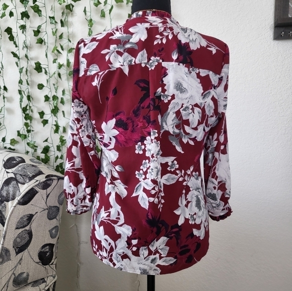 💚HP💚Karl Lagerfeld Paris Floral Pearl Button Down Ruffle Cinched Sleeve Blouse - Picture 7 of 11